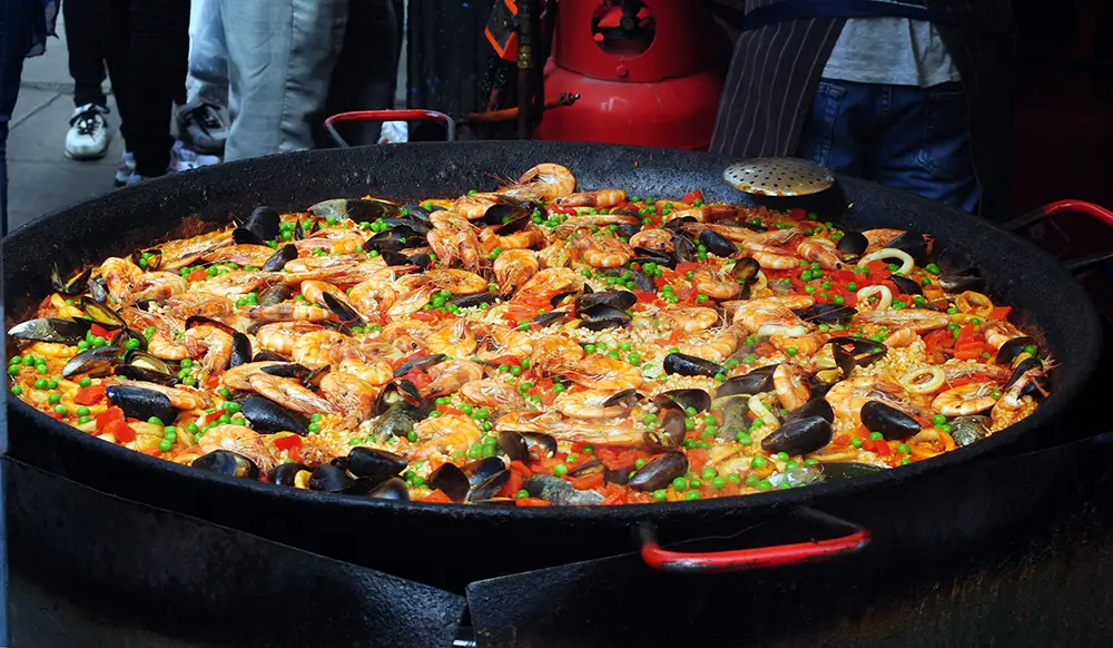 Large seafood paella photograph from Casa Naranjo's official website